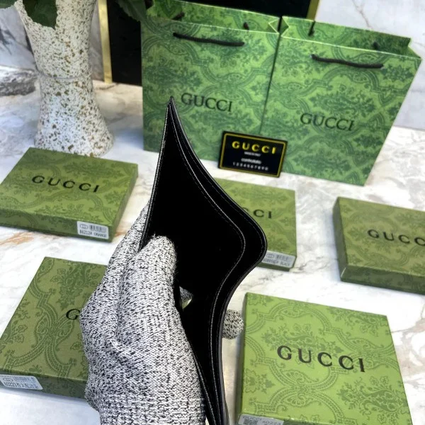 Gucci Inspired Bee Wallet – Black GG Monogram with Bold Bee Design