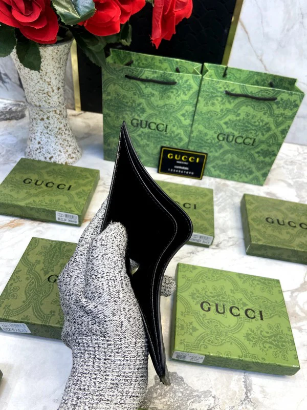 Gucci Inspired Bee Wallet – Black GG Monogram with Bold Bee Design