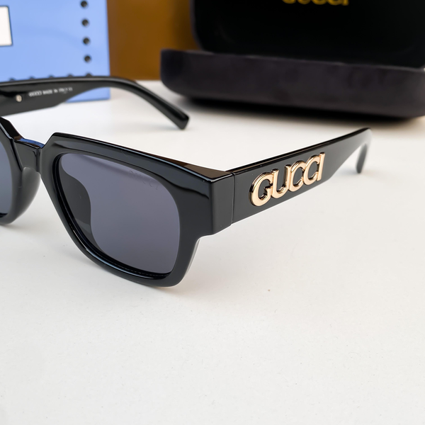 Gucci Sunglasses Square Frame Bold Logo Black