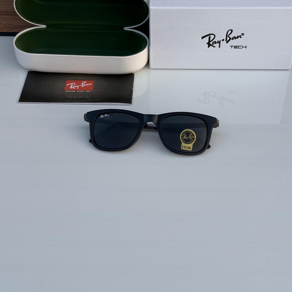 Ray-Ban Sunglasses Wayfarer Style Black Frame G-15 Lens